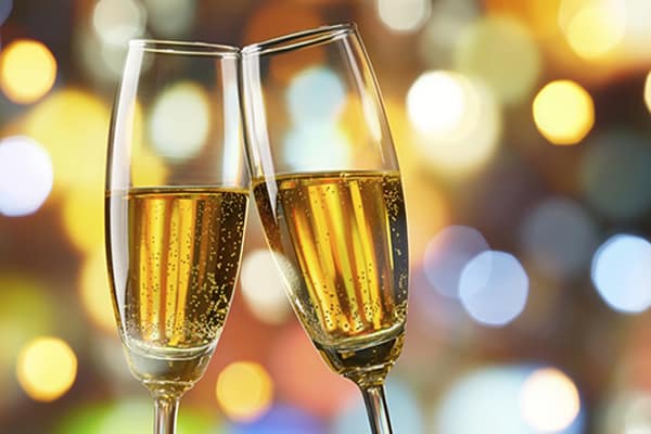 champagne-new-years-187857642